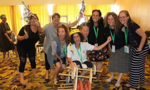 משתתפי כנס החינוך העולמי של קקל 2018 בסדנת מנהיגות ביום המסכם של הכנס. צילום: יואב דביר